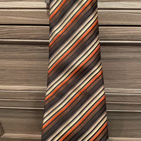 Tie - Picture 2 of 4